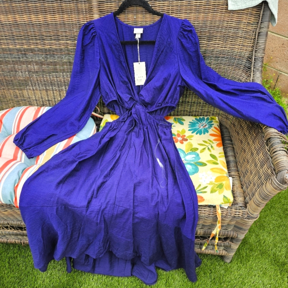 A new days long sleeve dress